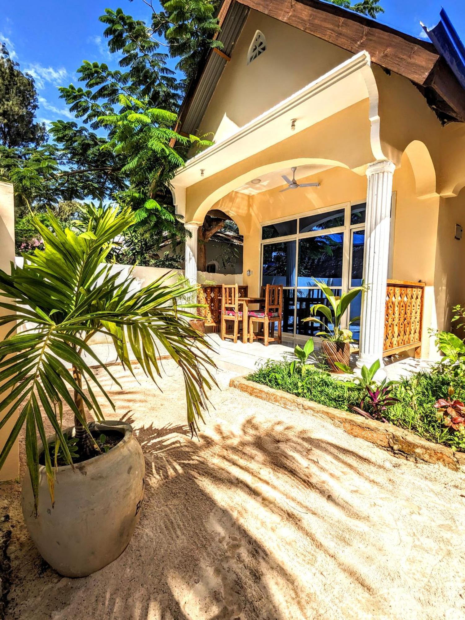 Mkadi Beach House Hotel Nungwi Exterior foto
