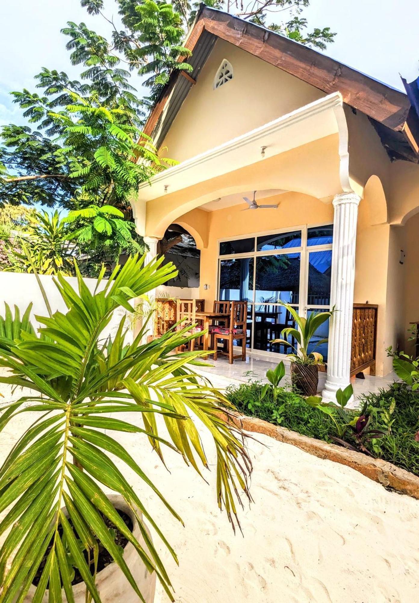 Mkadi Beach House Hotel Nungwi Exterior foto